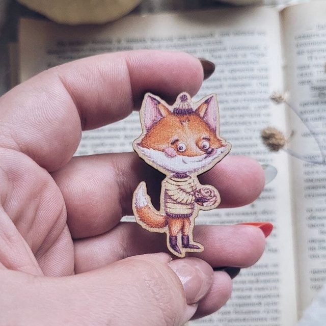 Badge "Fox with cinnamon", Wood