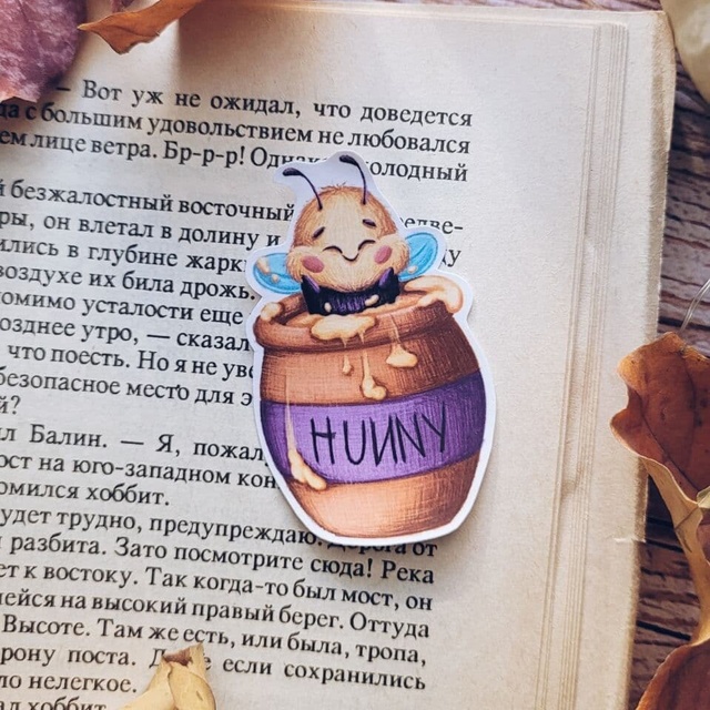 Sticker "A bee in a pot of honey ", Glossy self-adhesive paper