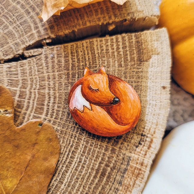 Badge " Fox in a ball1", Wood