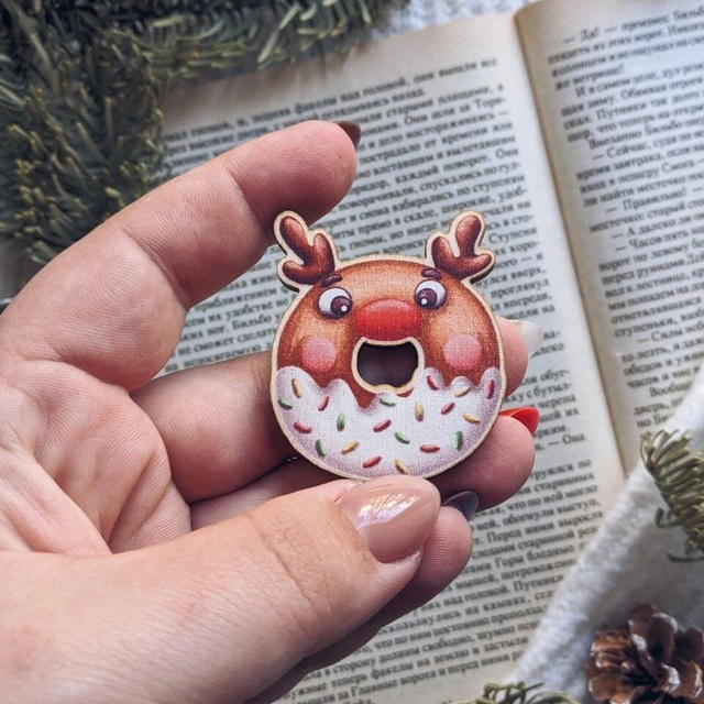 Badge "Donut New Year's deer", Wood