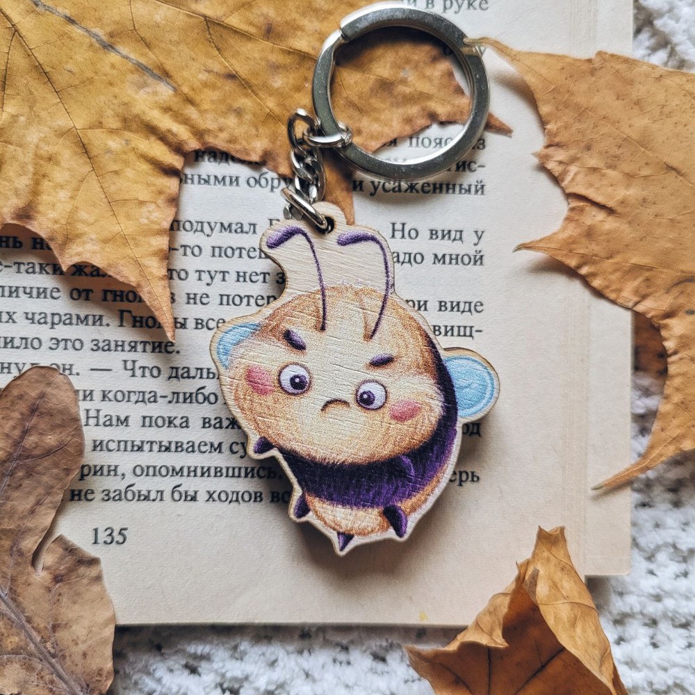 Keychain "Dissatisfied bee", Wood