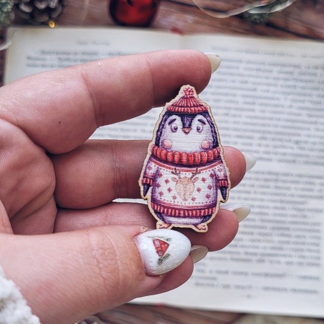 Badge " Penguin in a sweater", Wood