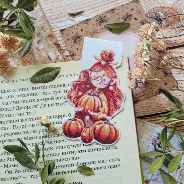 Magnetic bookmark "Girl with pumpkins"