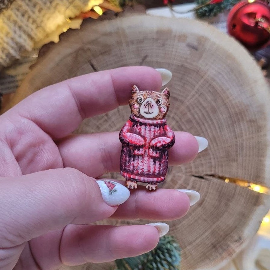 Badge " Cat in a red sweater", Wood