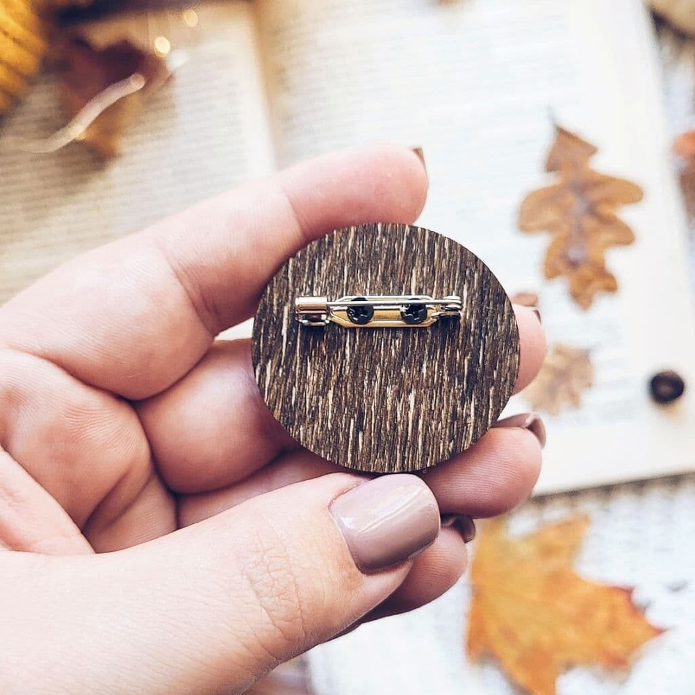 Badge "Moon", Wood