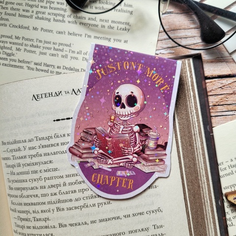 Holografic magnetic bookmark "Just one more chapter 2"