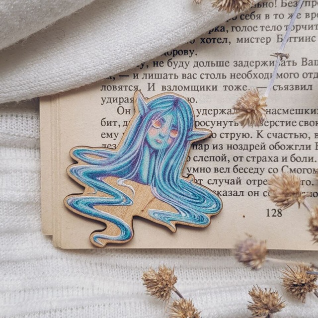 Badge " Maiden of the Rivers", Wood